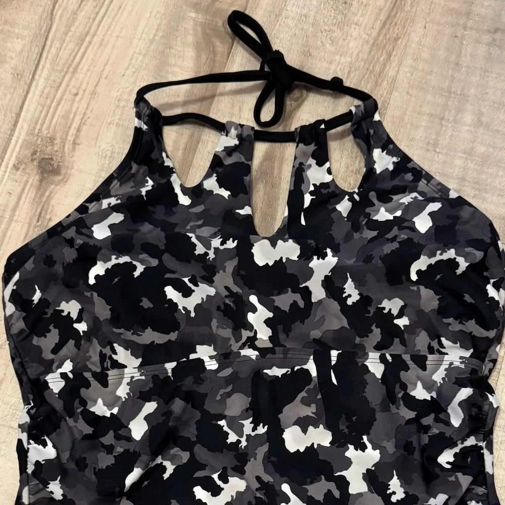 Women’s Island Waves Camouflage Tankini Top - Picture 3 of 5